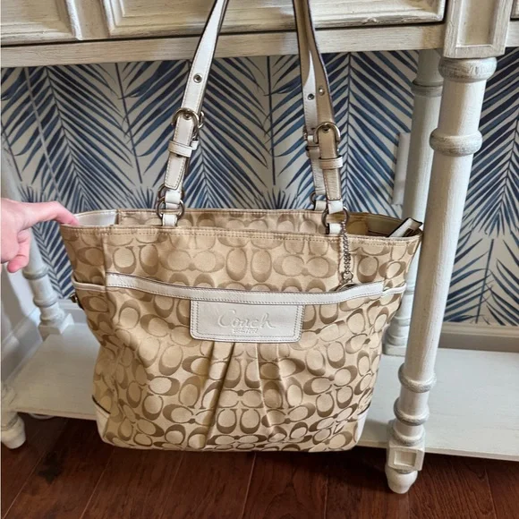 Coach Beige and Cream Signature Tote - Picture 15 of 15